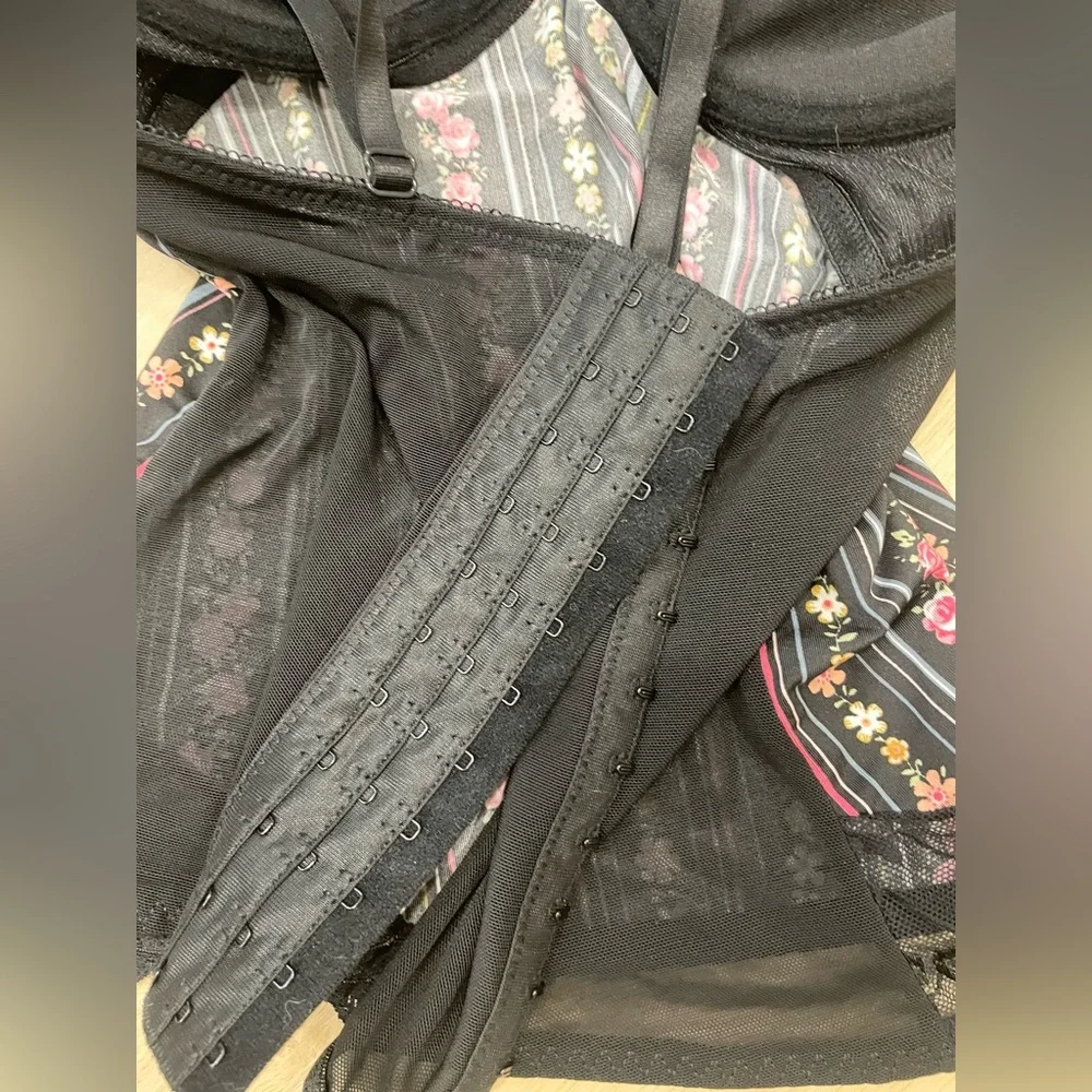 Sophie B. Y2K black with pink floral print and mixed lace corset top size Large - Picture 5 of 8